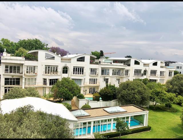 2 BEDROOM PENTHOUSE FOR SALE IN HYDE PARK